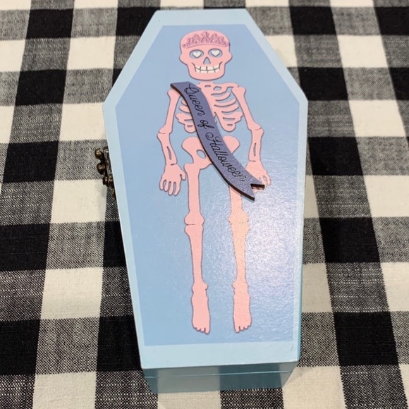 Queen of Halloween Sweet & Spooky Tabletop Coffin - Picture 2 of 8